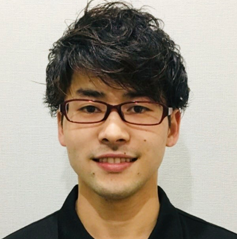 スタッフ谷津　孝太朗（やつ　こうたろう）
